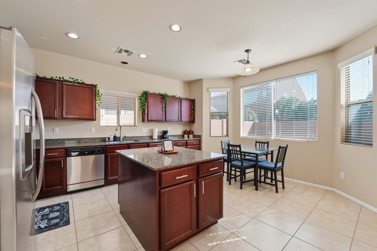 Chandler House: 121 W Hackberry Dr