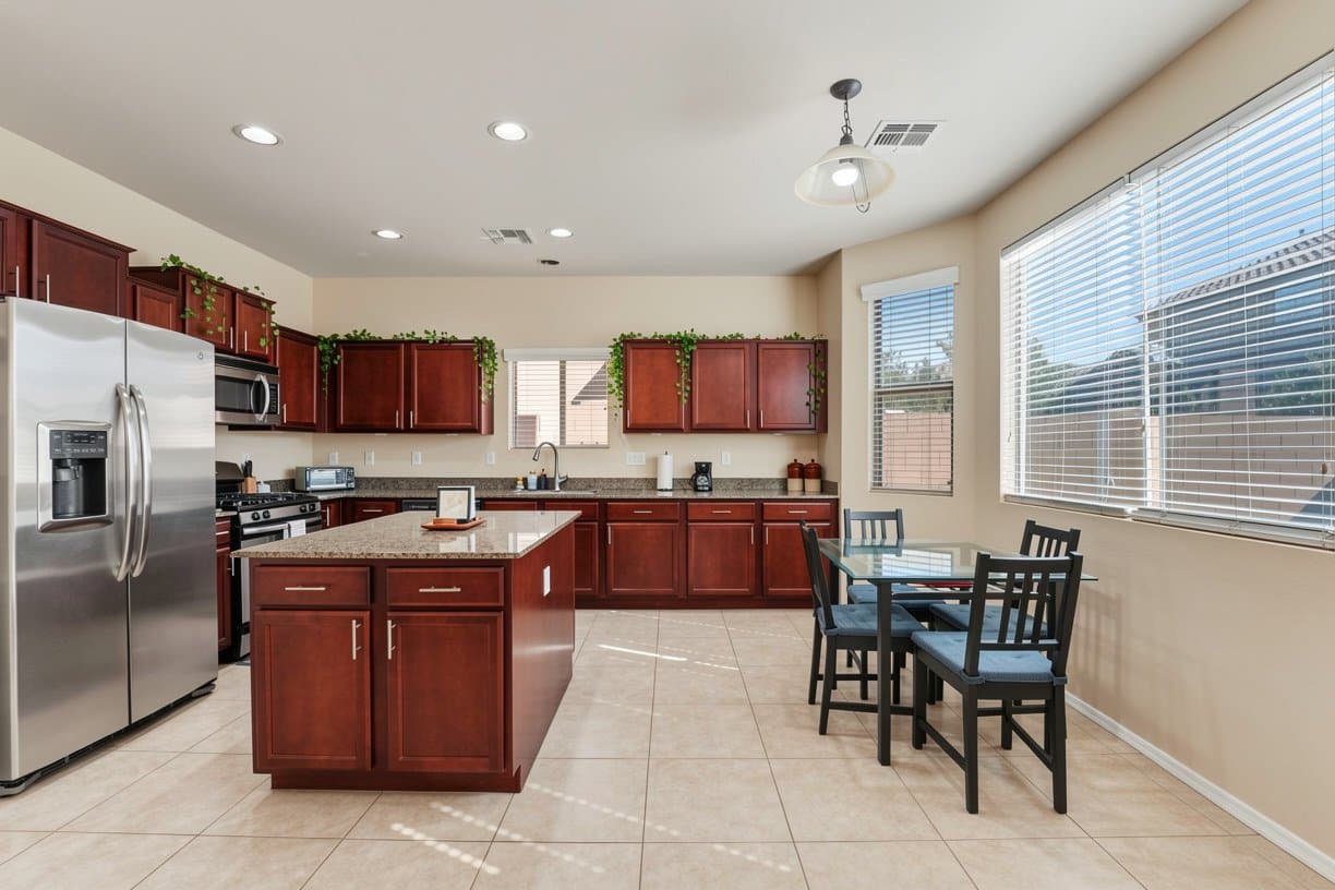 Chandler House: 121 W Hackberry Dr