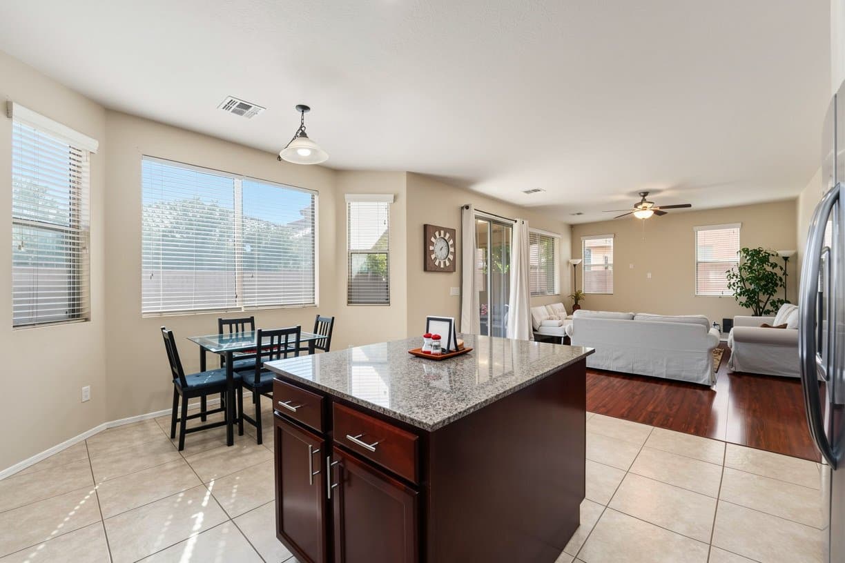 Chandler House: 121 W Hackberry Dr