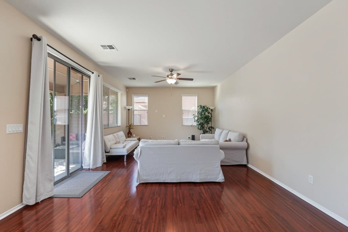 Chandler House: 121 W Hackberry Dr