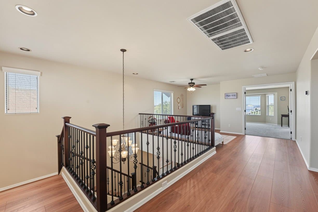 Chandler House: 121 W Hackberry Dr