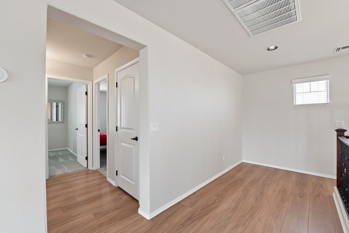 Chandler House: 121 W Hackberry Dr