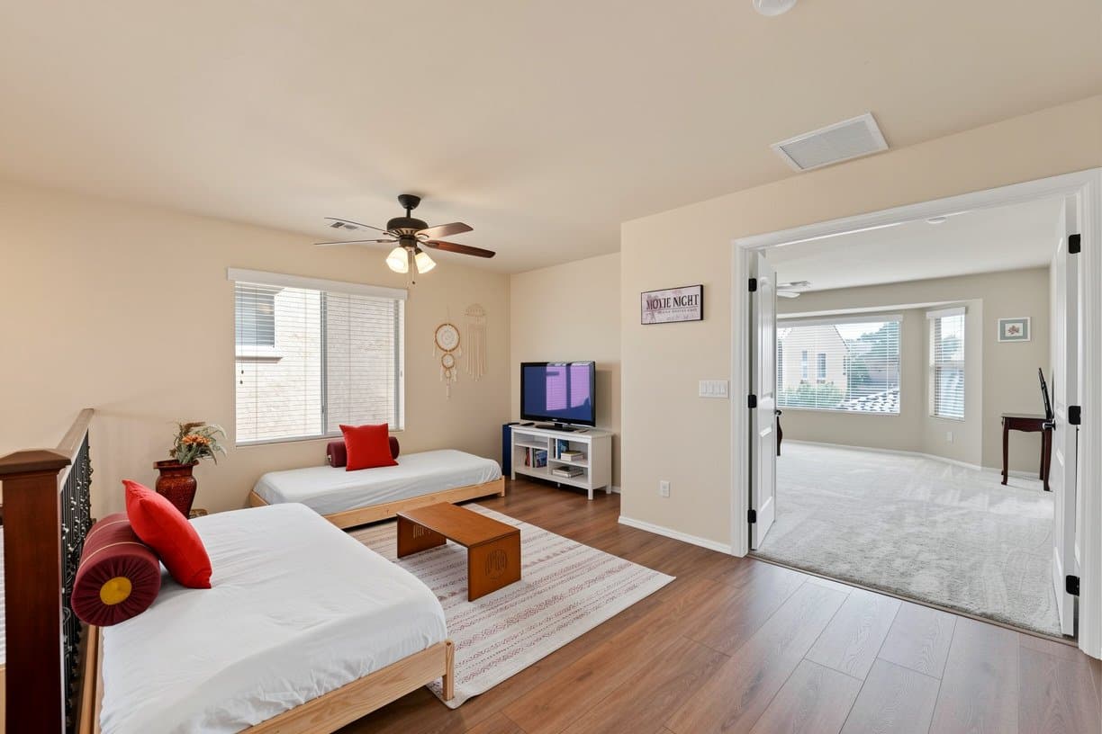 Chandler House: 121 W Hackberry Dr