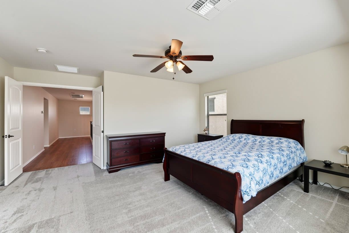 Chandler House: 121 W Hackberry Dr