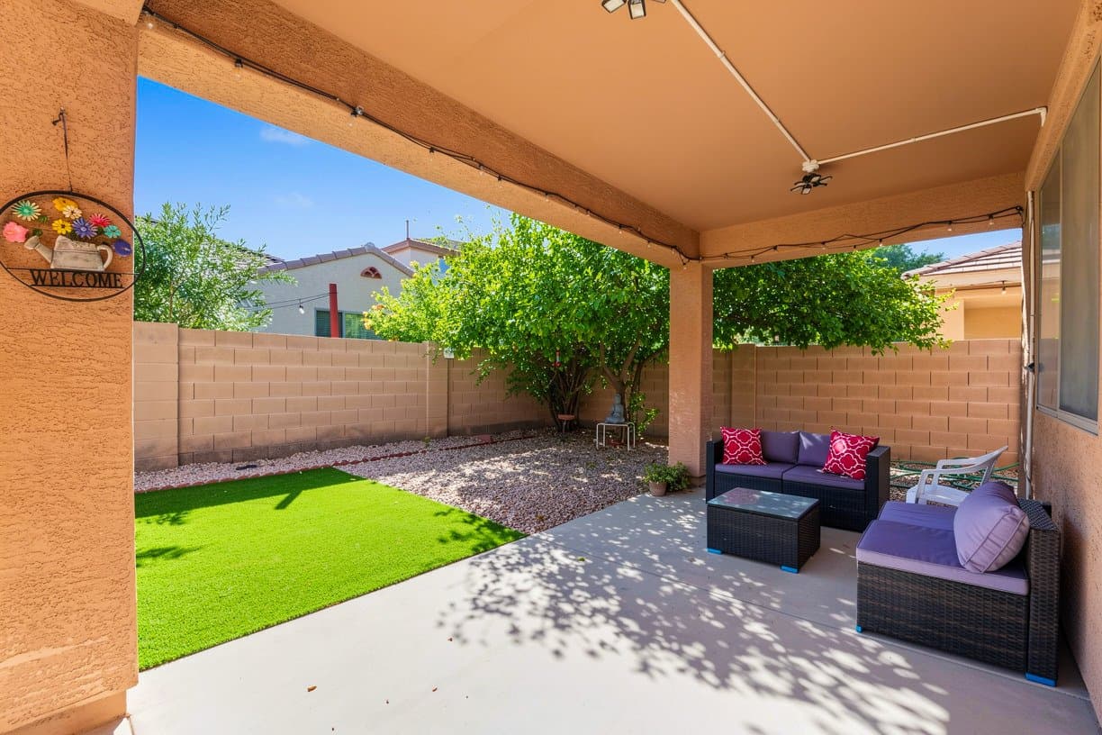 Chandler House: 121 W Hackberry Dr