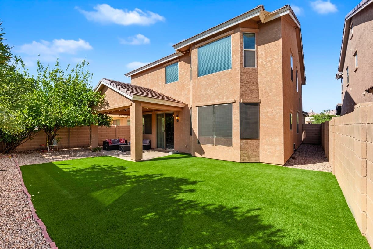 Chandler House: 121 W Hackberry Dr