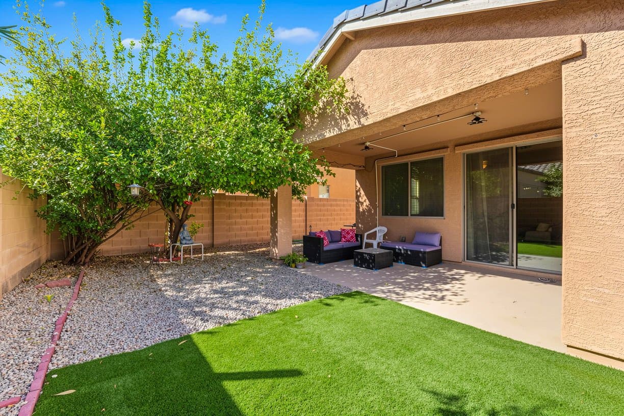 Chandler House: 121 W Hackberry Dr