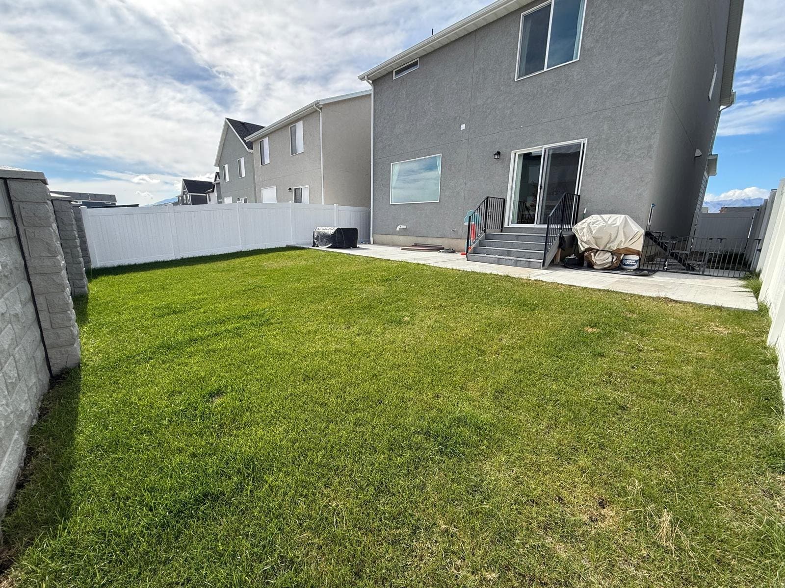 Saratoga Springs House: 594 N Trident Dr