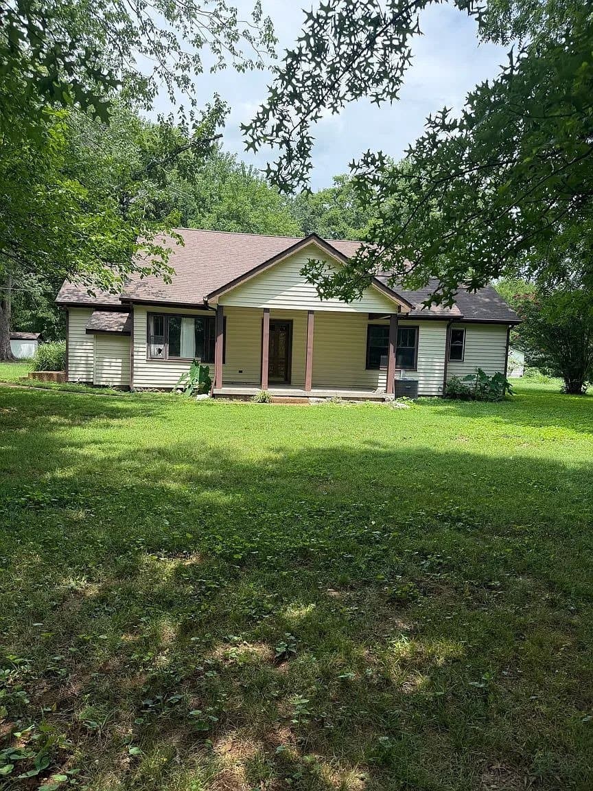 Murfreesboro House: 1504 Harrison Rd