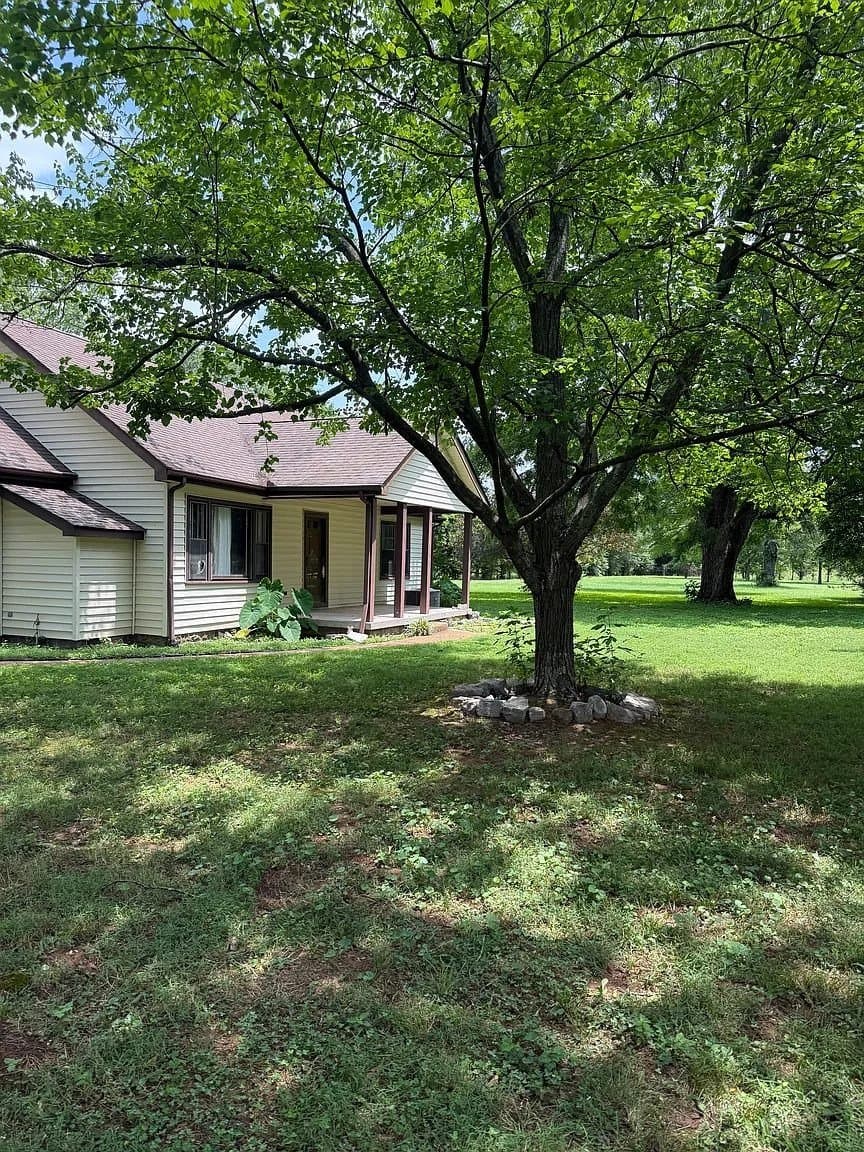 Murfreesboro House: 1504 Harrison Rd