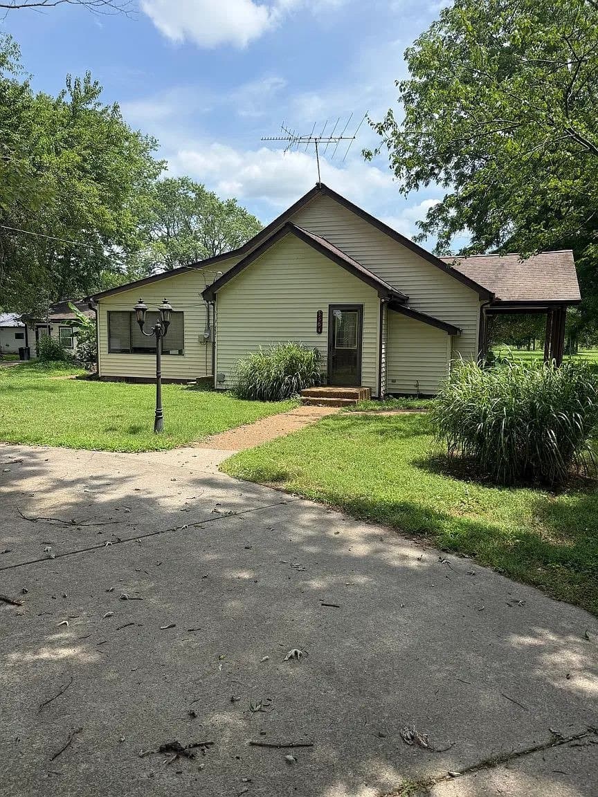 Murfreesboro House: 1504 Harrison Rd