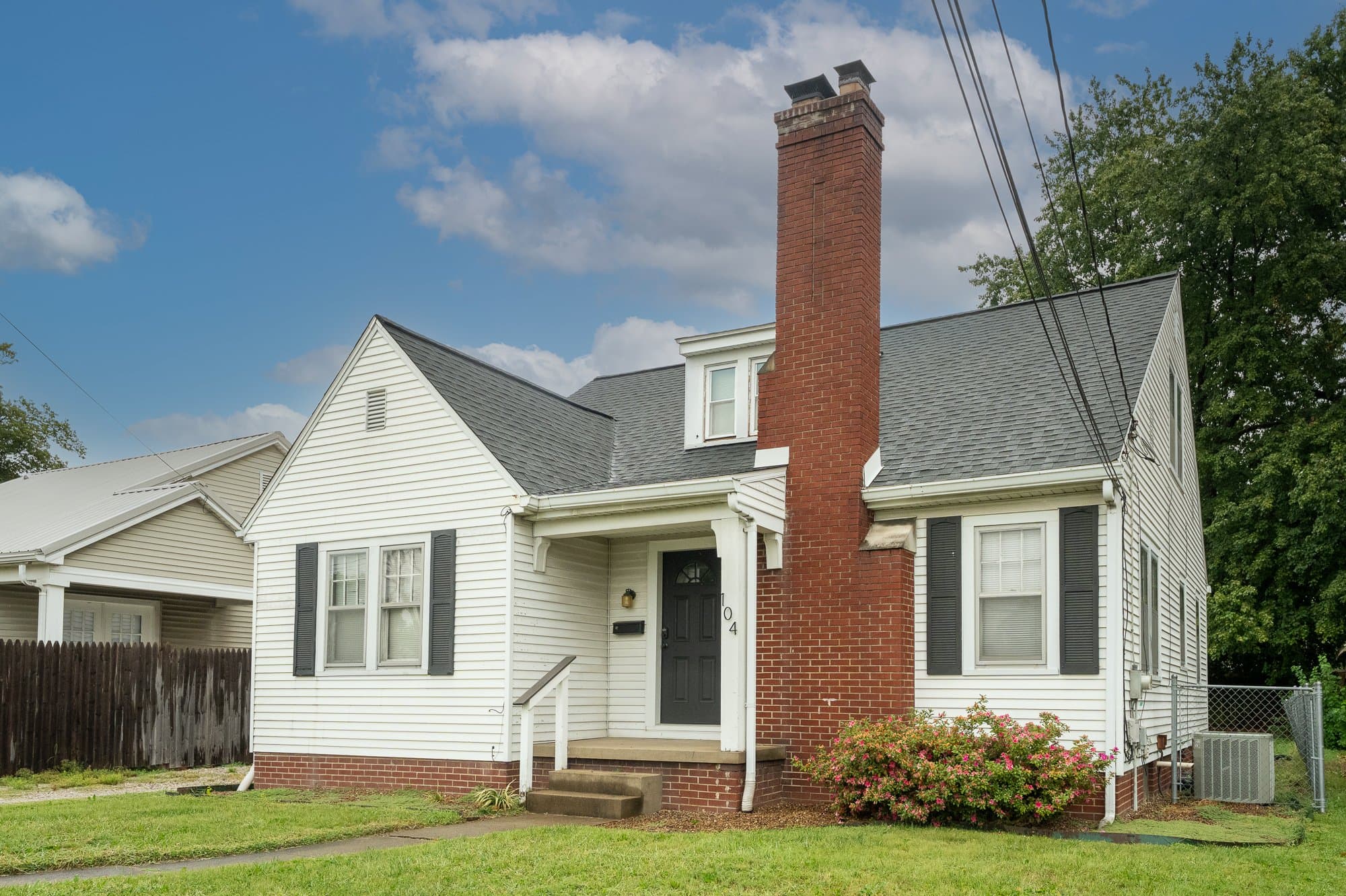 Evansville House: 104 S Weinbach Ave