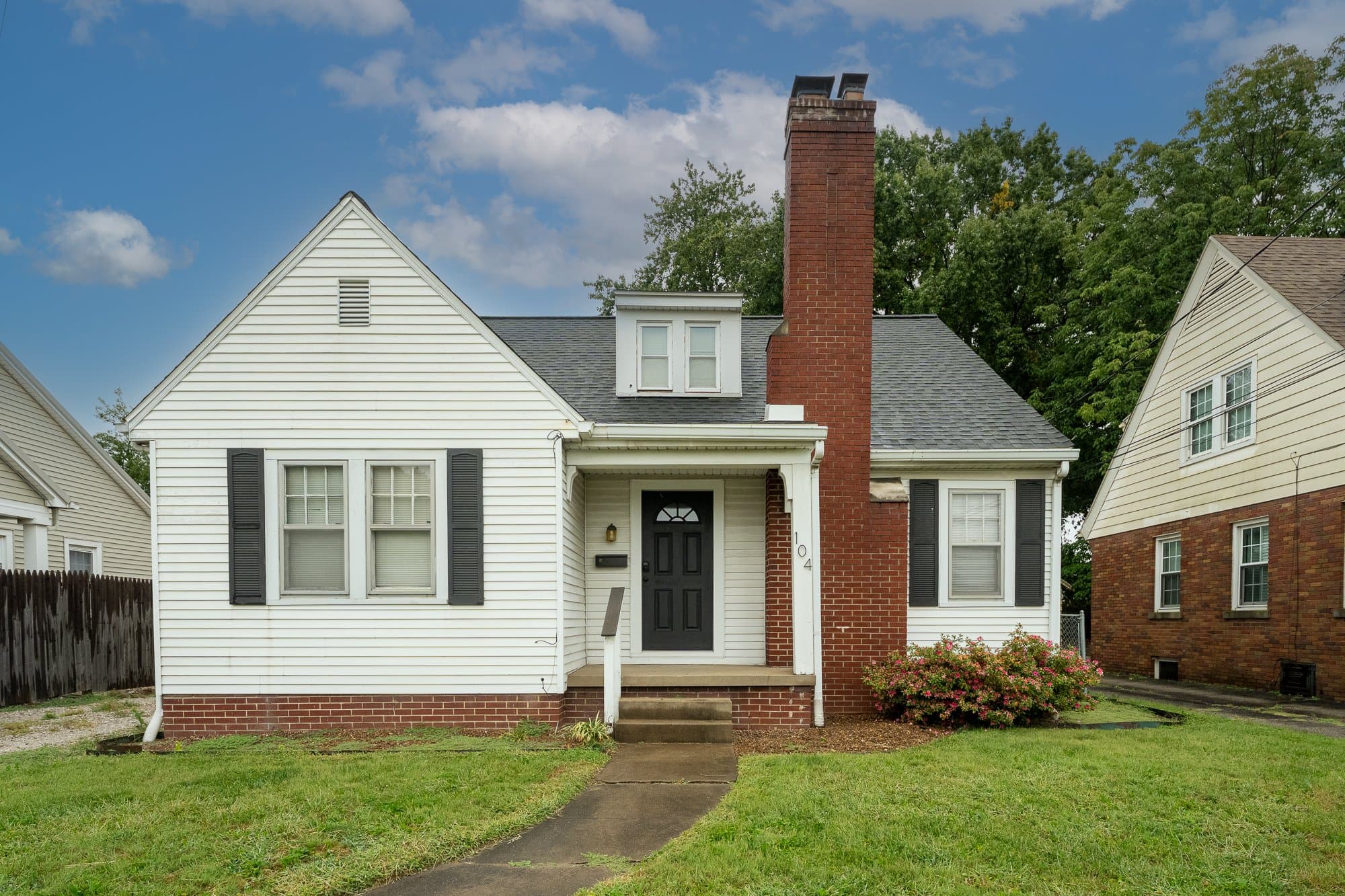 Evansville House: 104 S Weinbach Ave