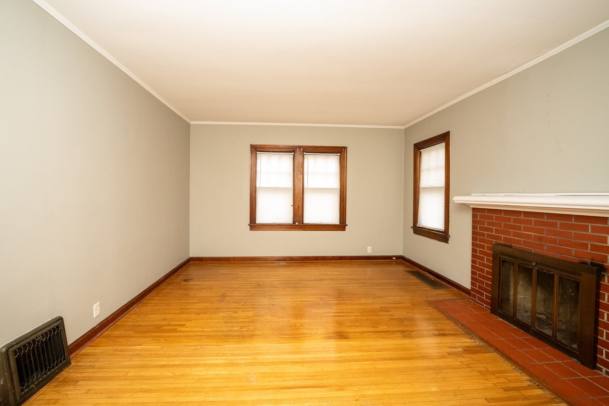 Evansville House: 104 S Weinbach Ave