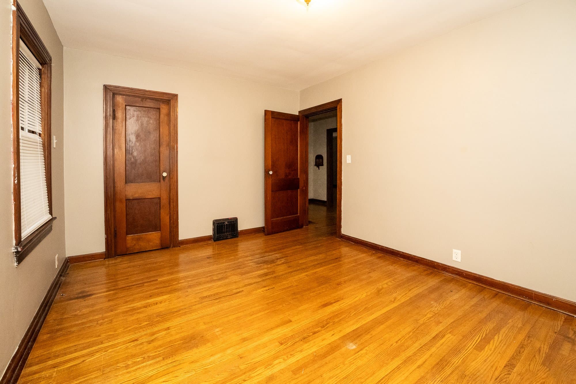 Evansville House: 104 S Weinbach Ave