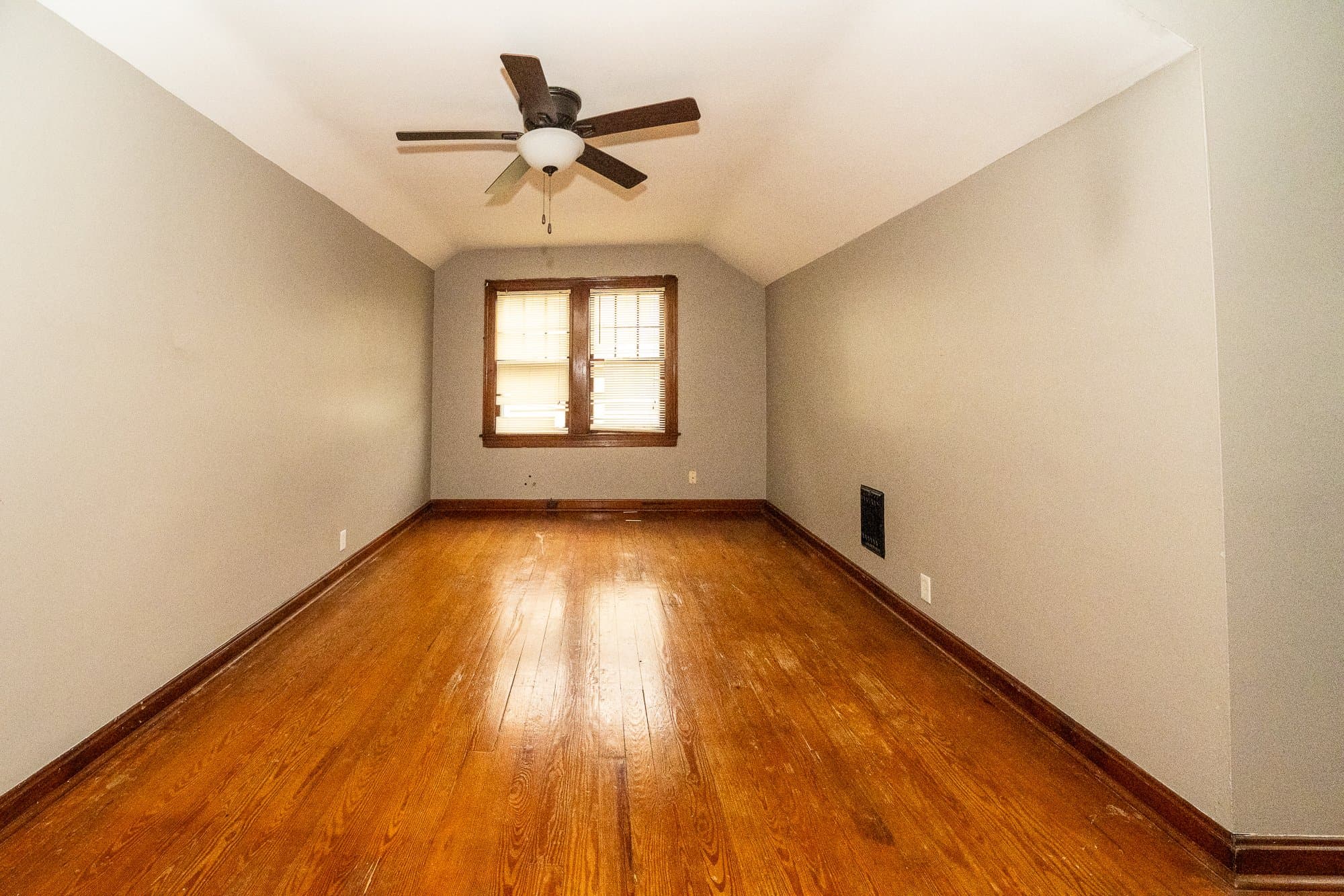 Evansville House: 104 S Weinbach Ave