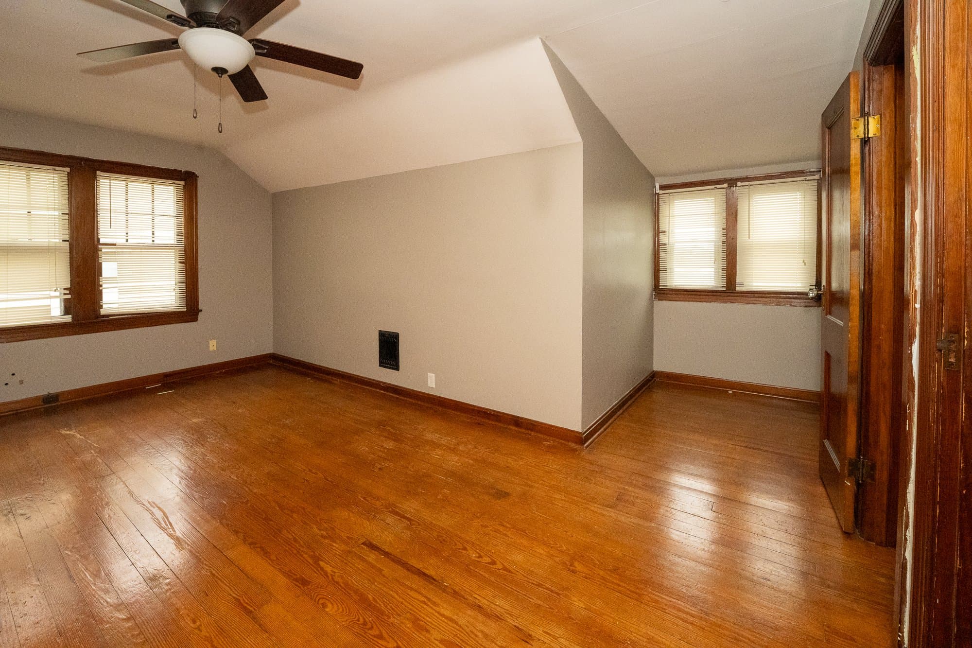 Evansville House: 104 S Weinbach Ave