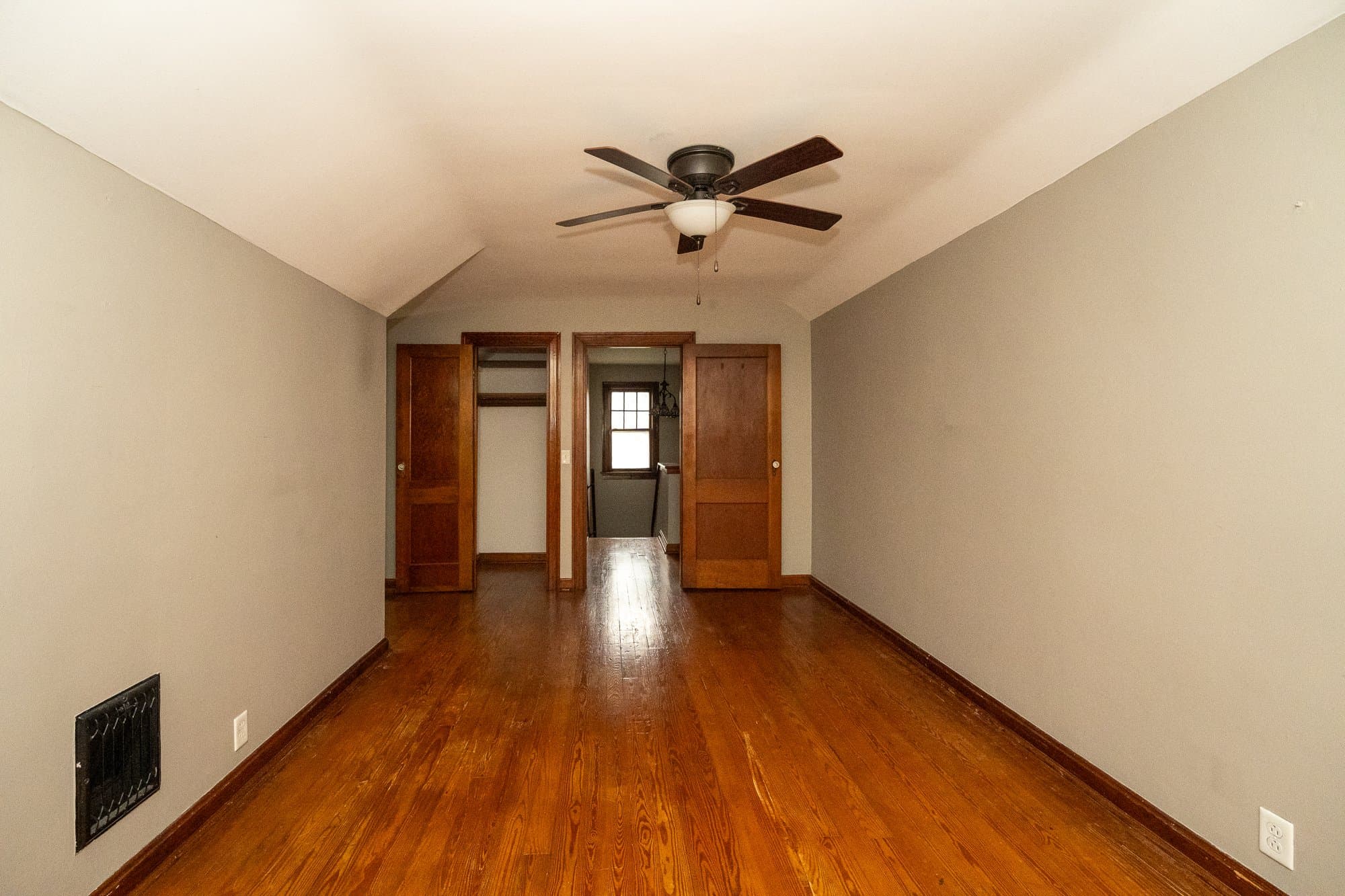 Evansville House: 104 S Weinbach Ave