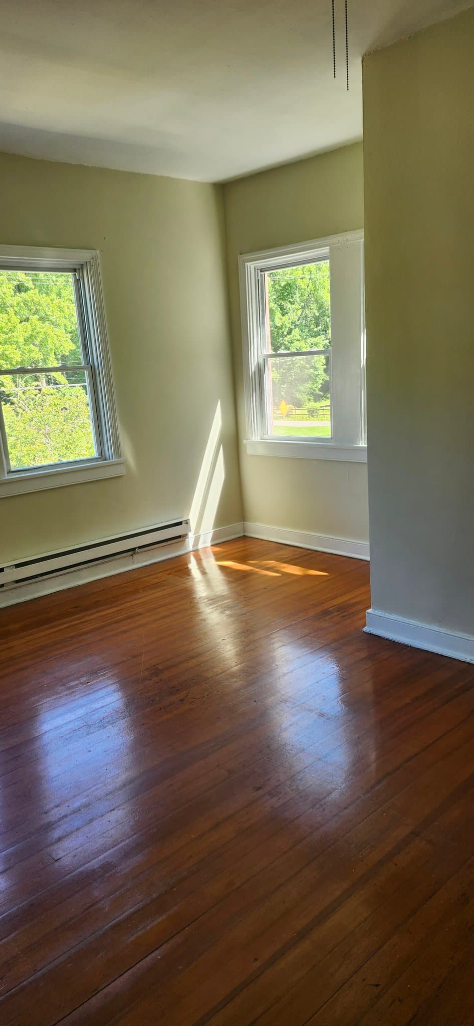 South Chesterfield Single Room: 20503 Southlawn Avenue