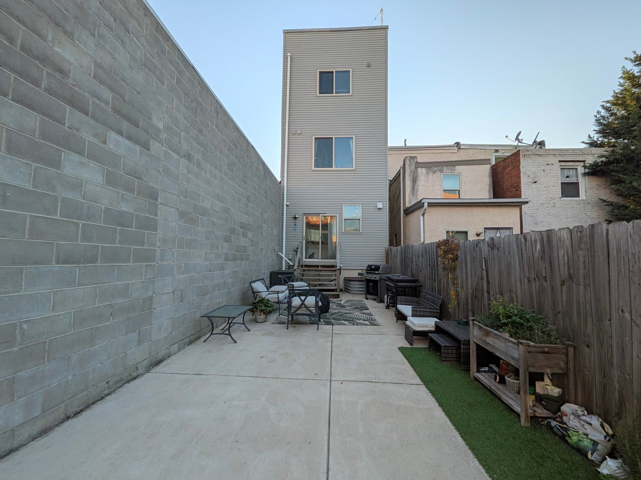 Philadelphia Townhome: 2611 e huntingdon