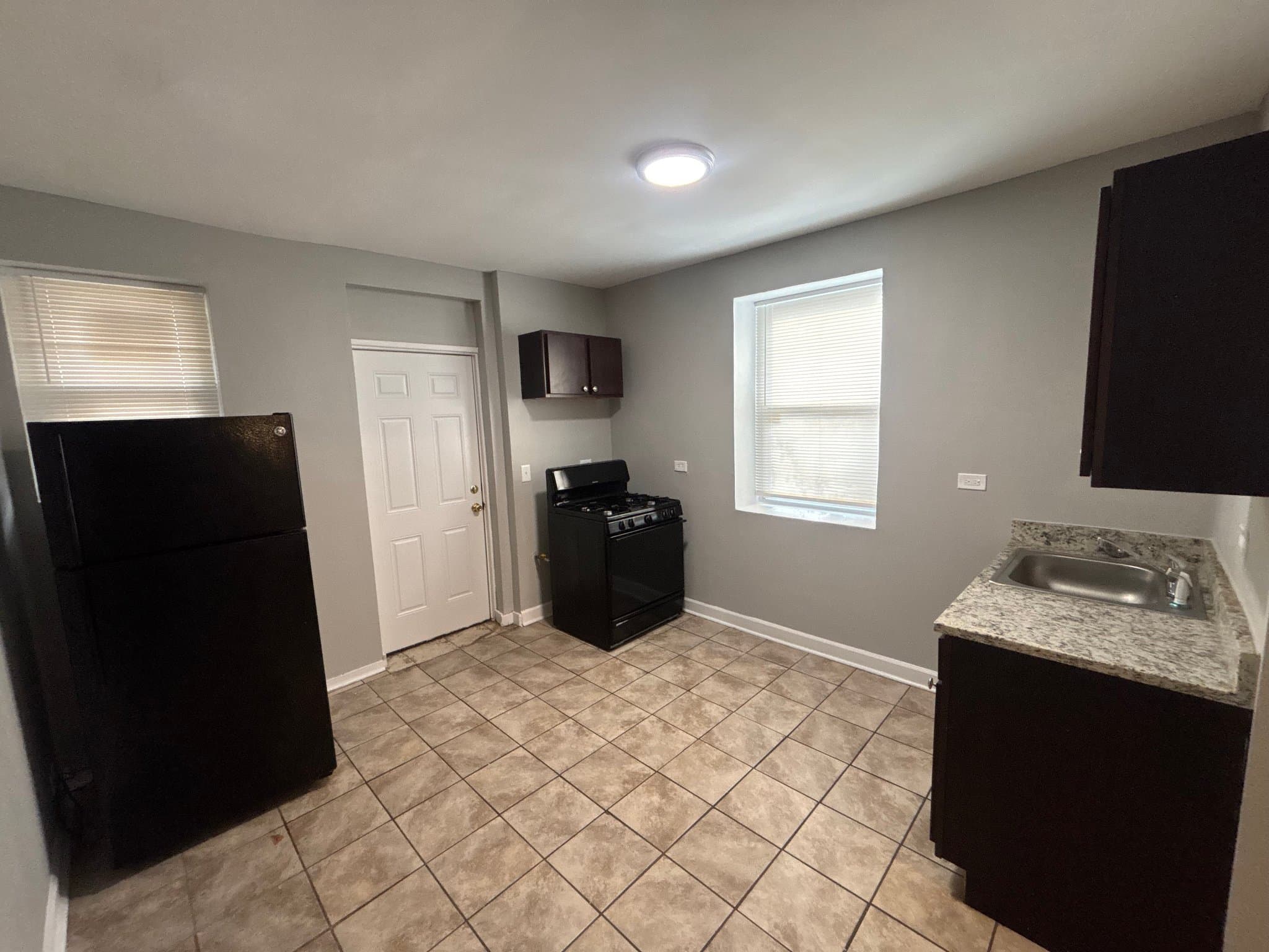 Chicago Apartment: 7935-7937 S Vernon