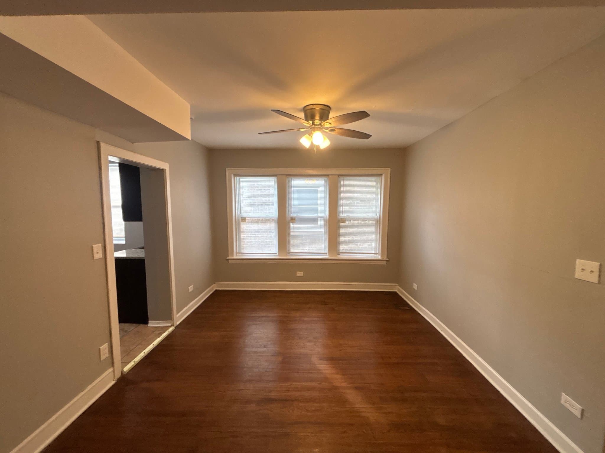 Chicago Apartment: 7935-7937 S Vernon