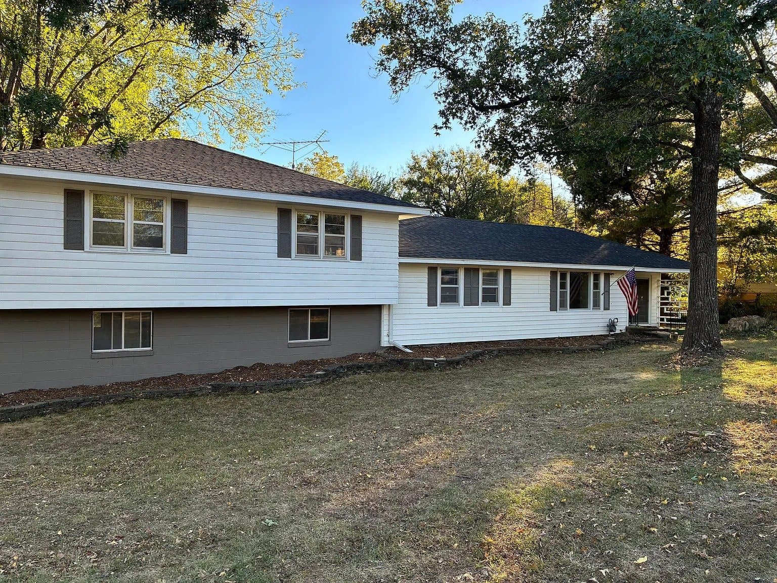 Springfield House: 1854 E Valley Water Mill Rd