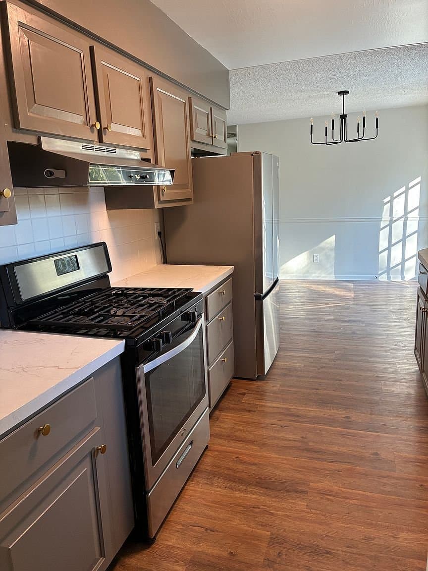 Springfield House: 1854 E Valley Water Mill Rd