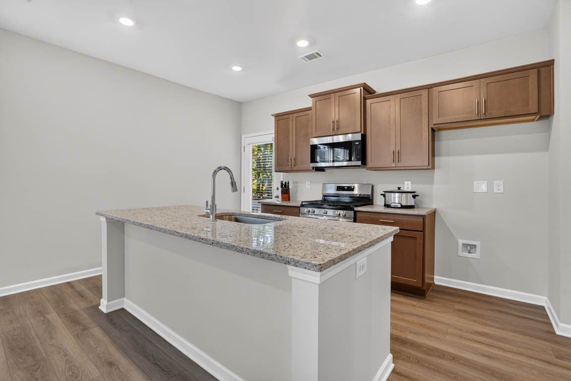 Dallas House: 330 Cedar Hill Dr