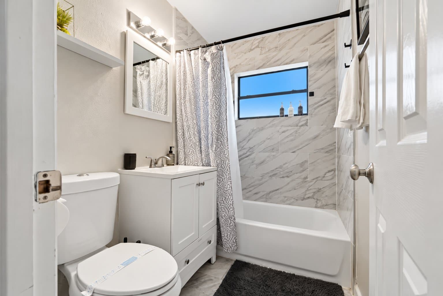 Orlando House: 1511 E Kaley St