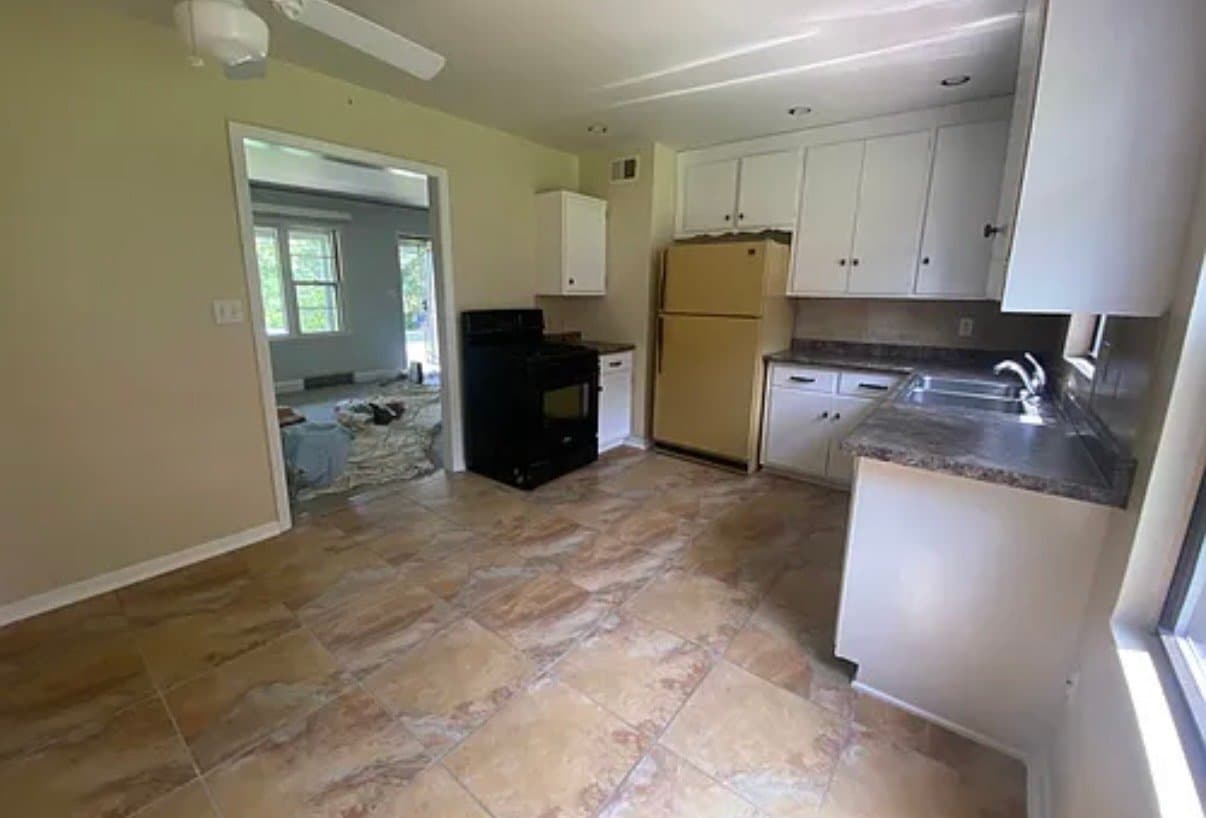 Overland Park House: 6101 W 74th St