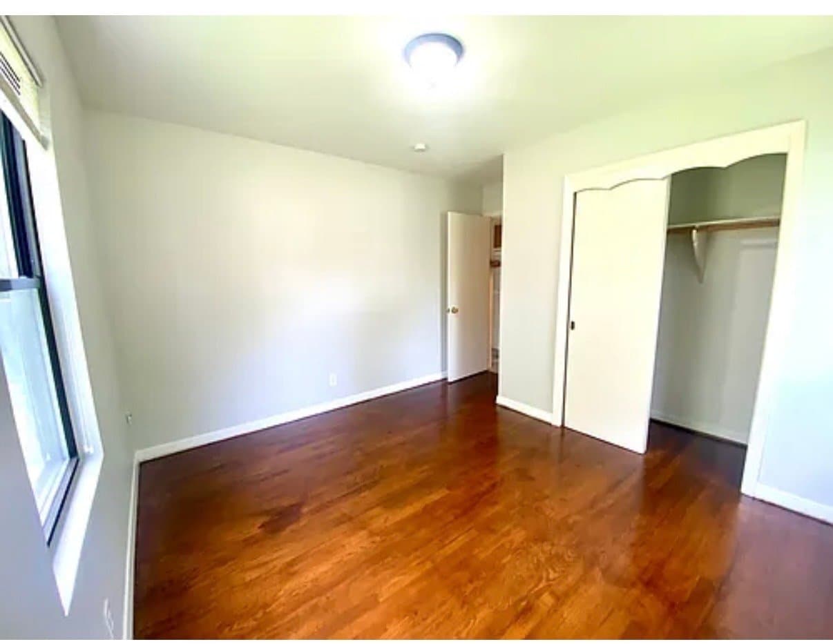 Overland Park House: 6101 W 74th St