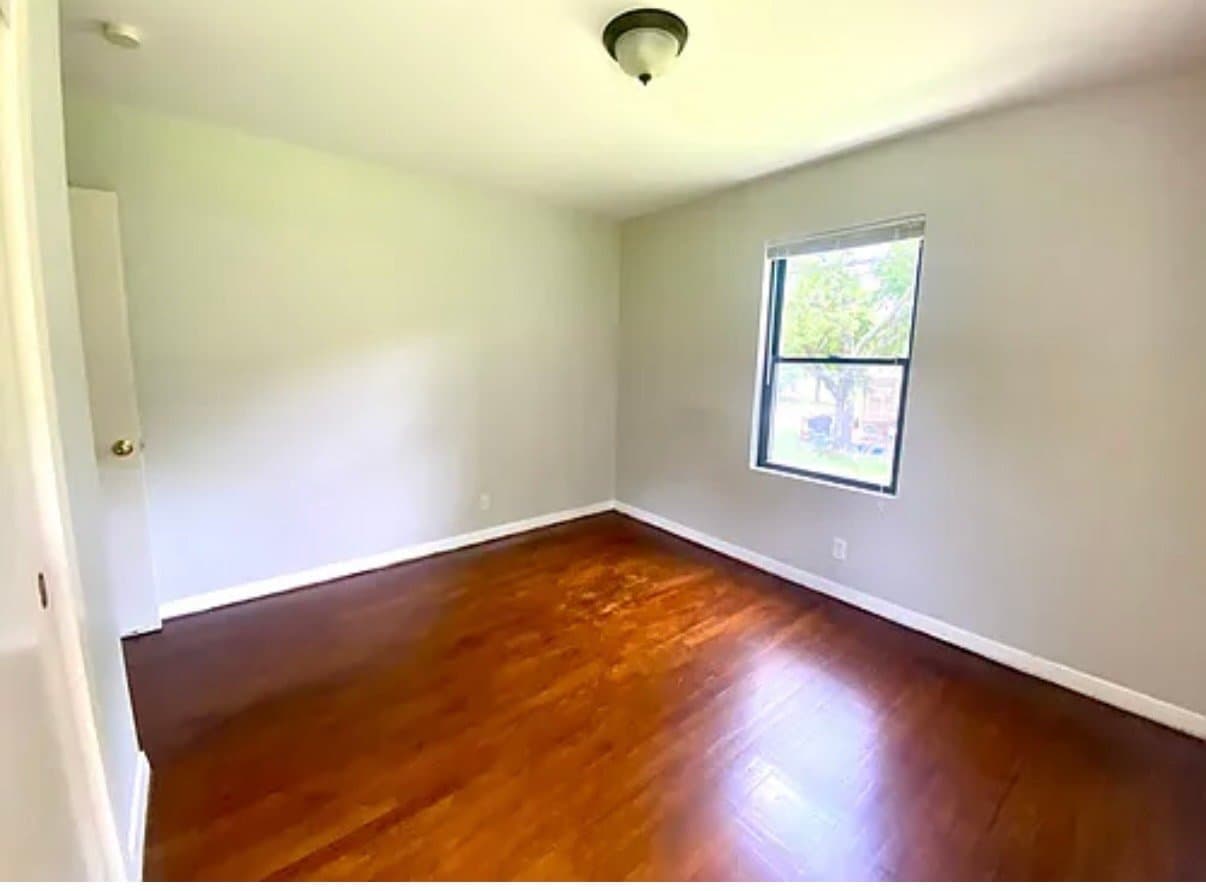 Overland Park House: 6101 W 74th St