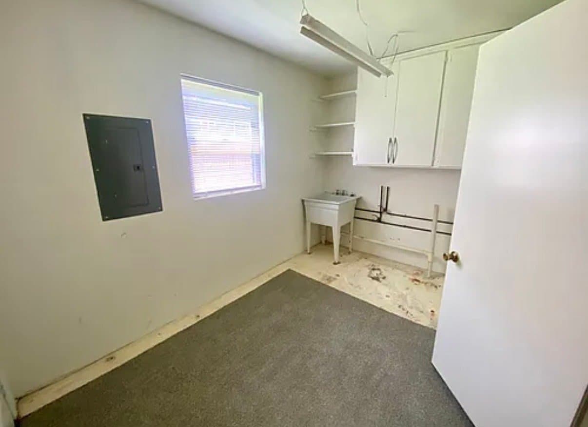Overland Park House: 6101 W 74th St