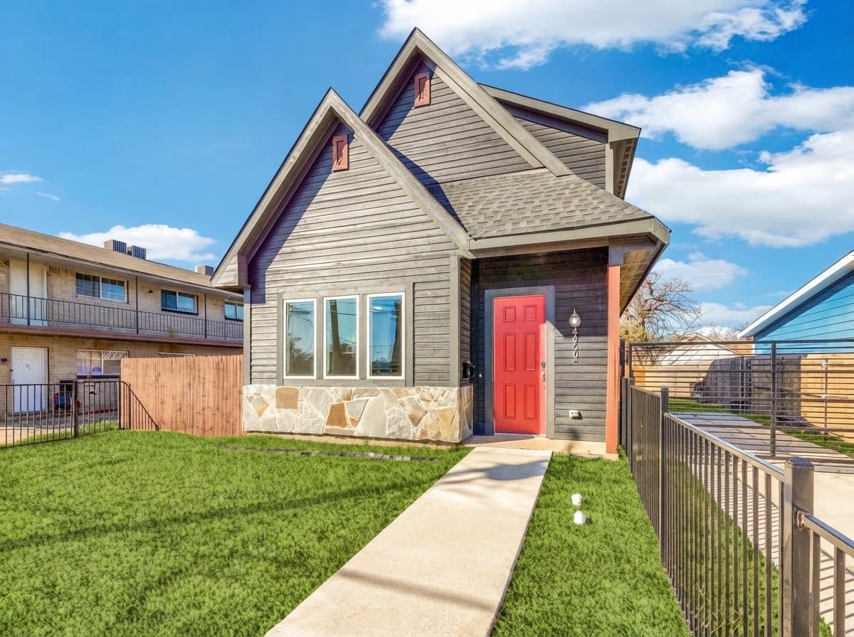 Dallas House: 4209 Metropolitan Ave