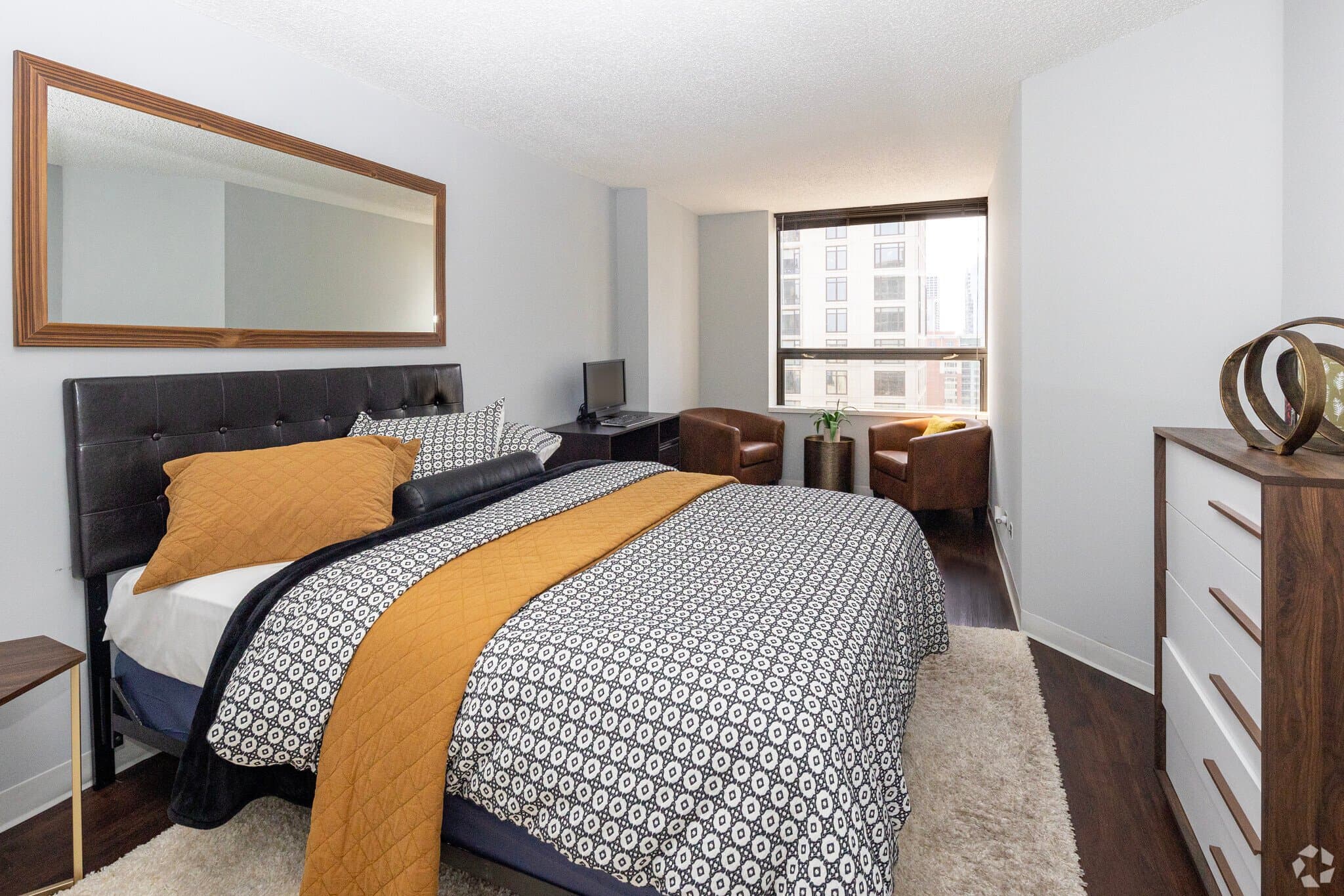Chicago Condo: 439 East Illinois Street