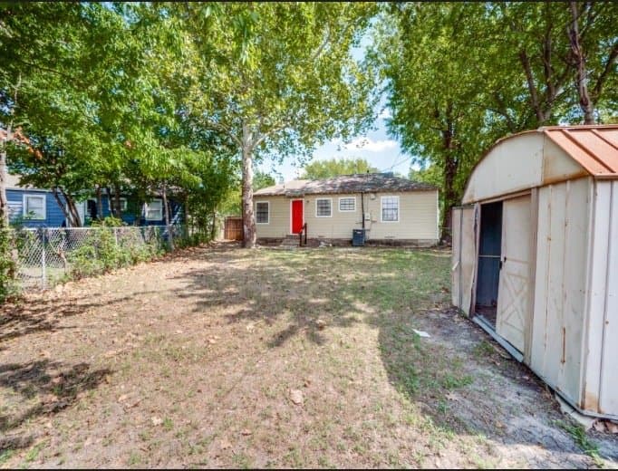 Garland House: 2101 Evergreen St