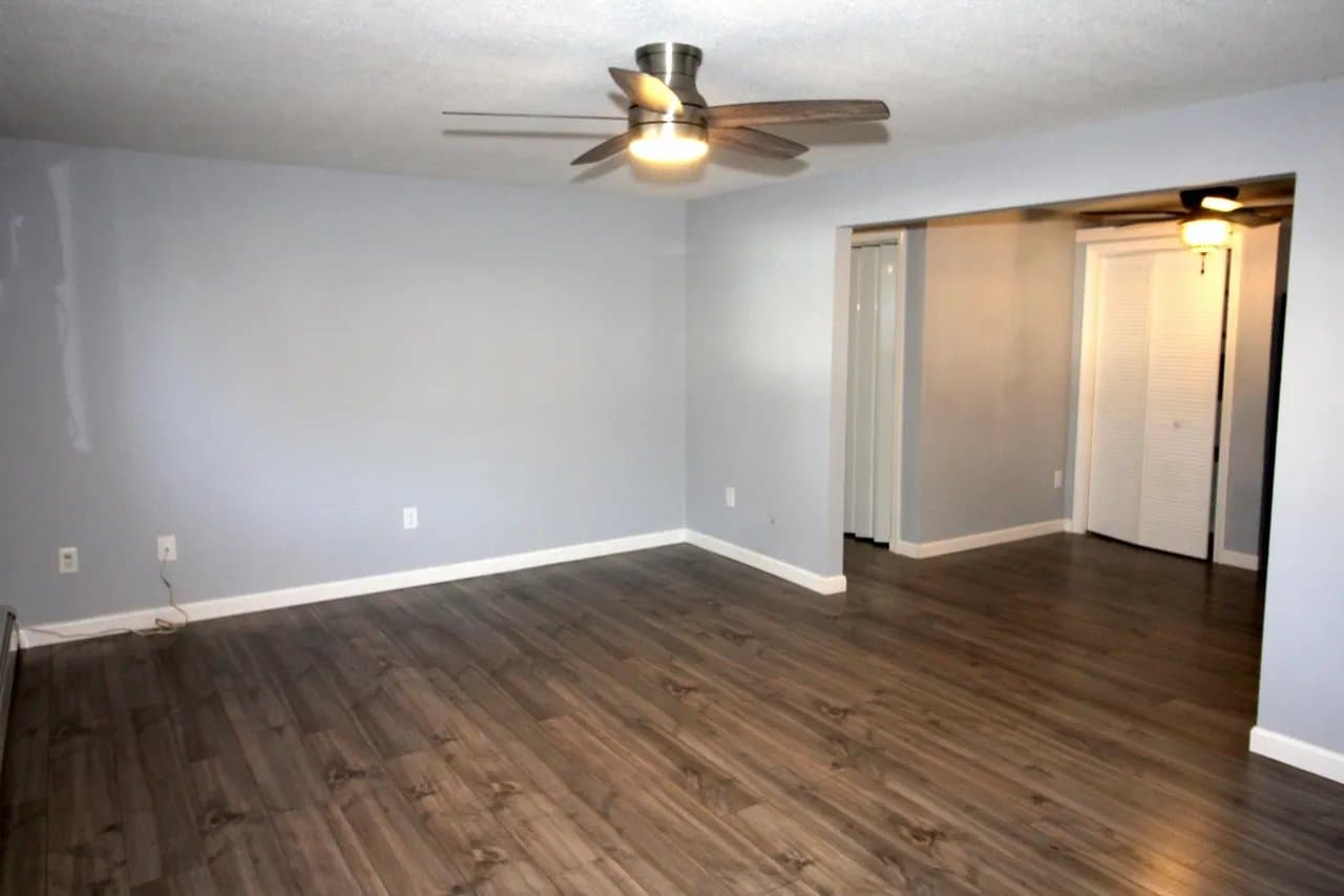 Salem Condo: 11 Tiffany Rd.