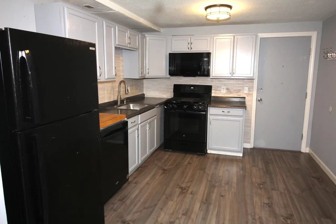 Salem Condo: 11 Tiffany Rd.