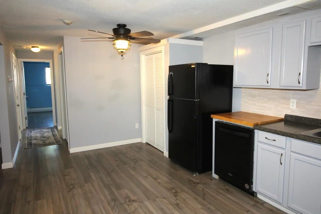 Salem Condo: 11 Tiffany Rd.
