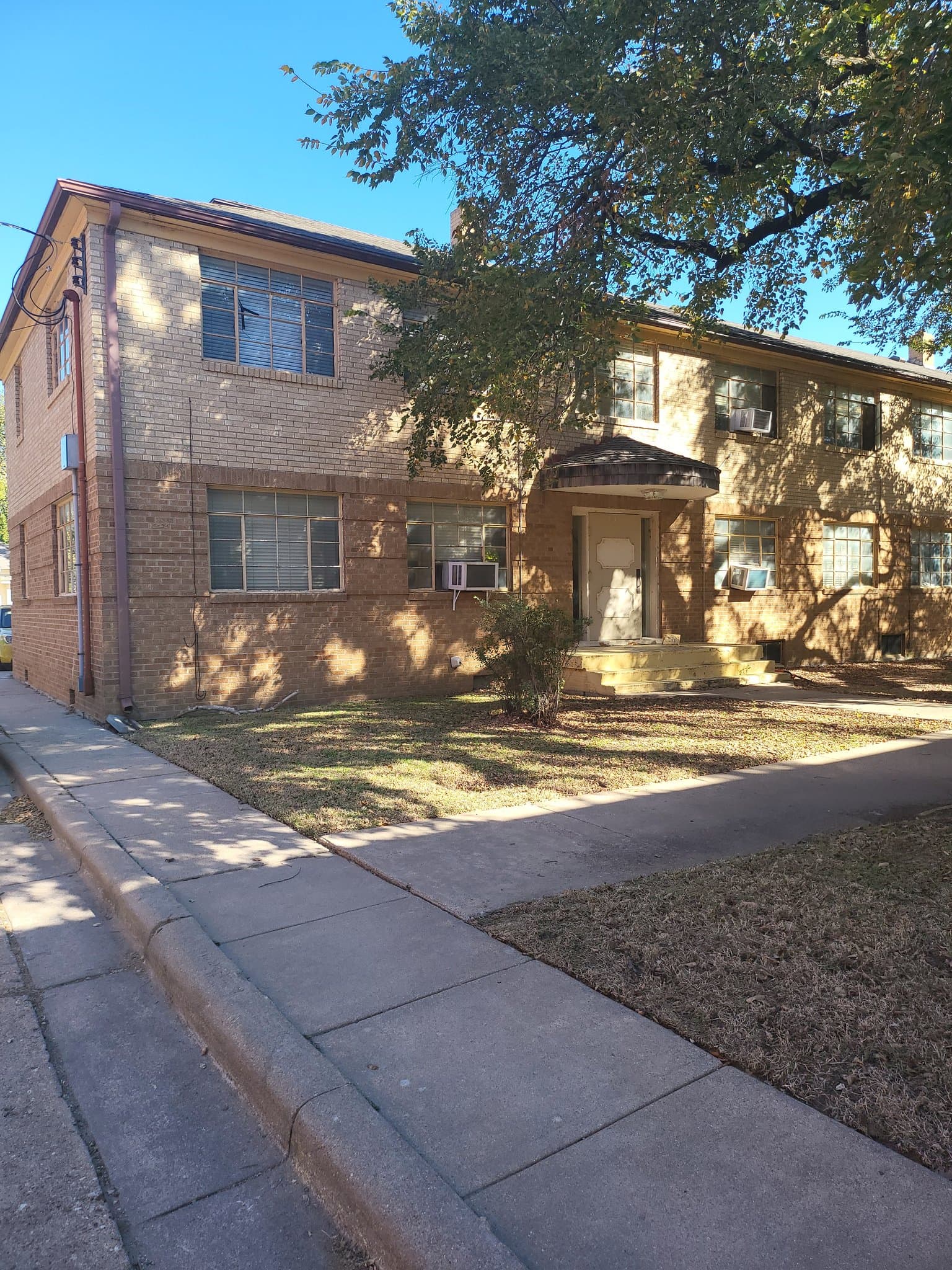 Wichita Apartment: 715 Buffum