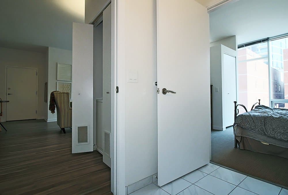 Chicago Condo: 229 West Institute Place