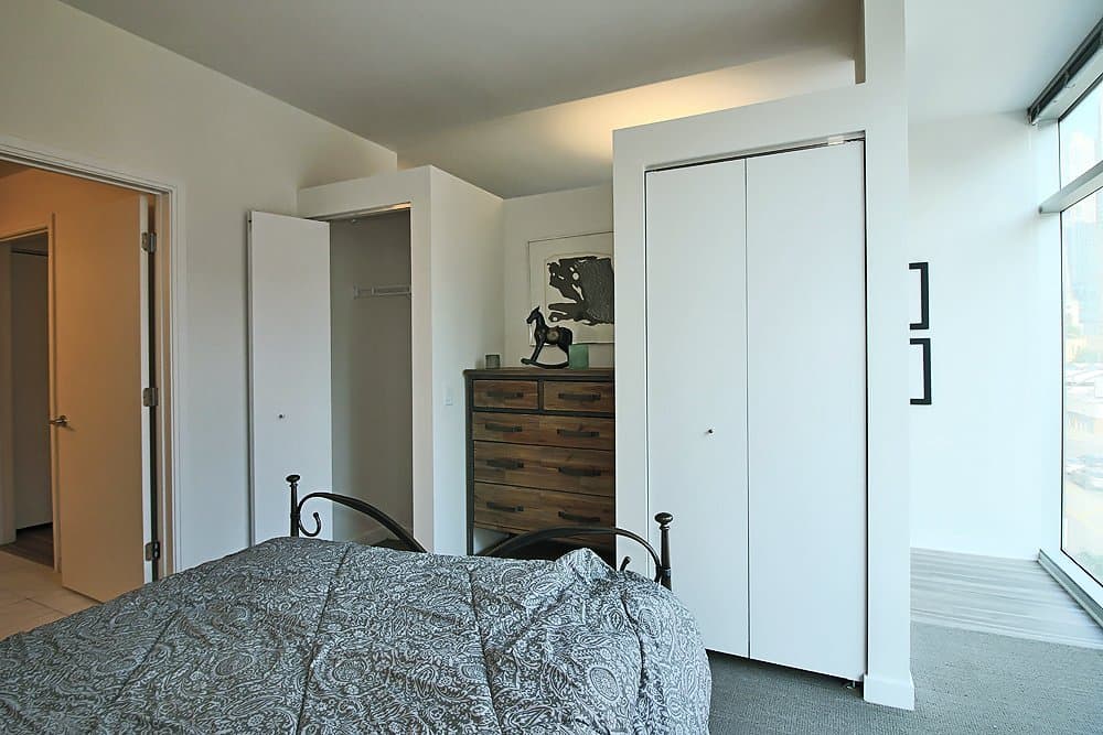 Chicago Condo: 229 West Institute Place
