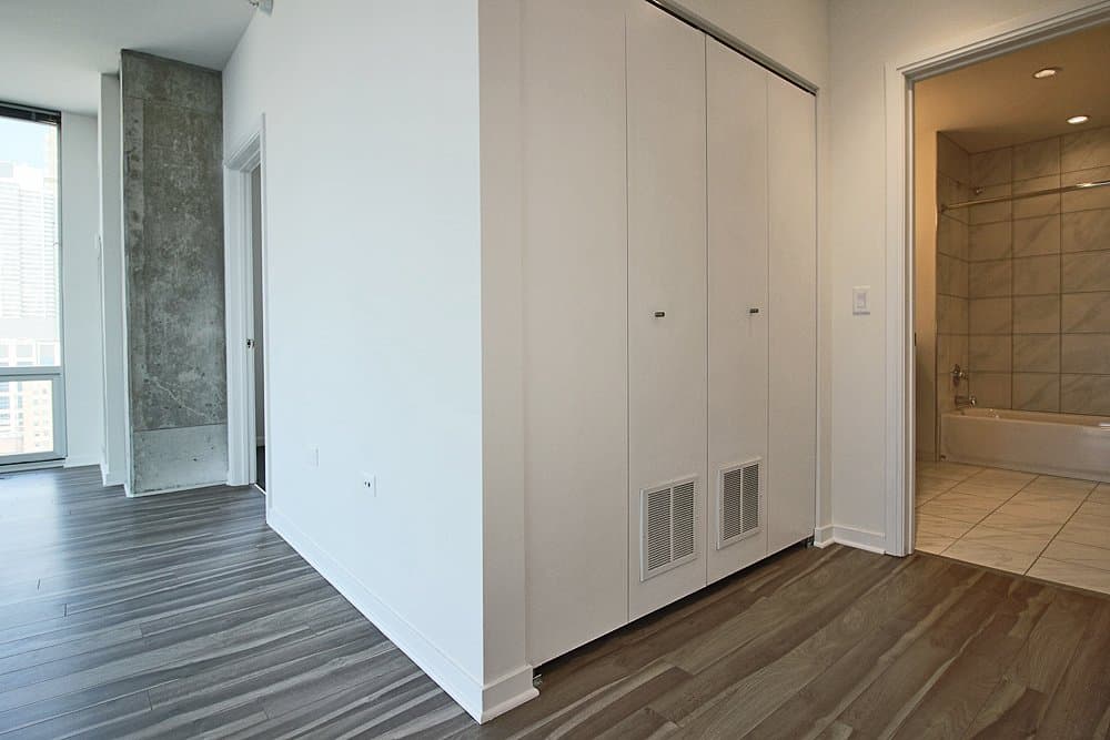 Chicago Condo: 229 West Institute Place