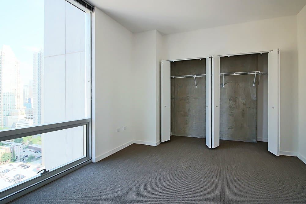 Chicago Condo: 229 West Institute Place