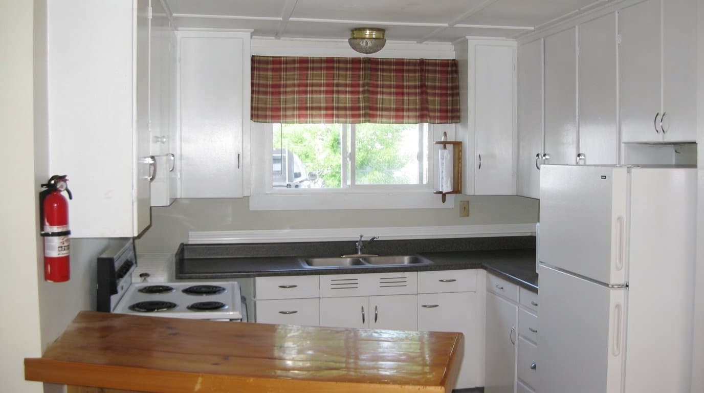 Poultney Apartment: 932 E Main St