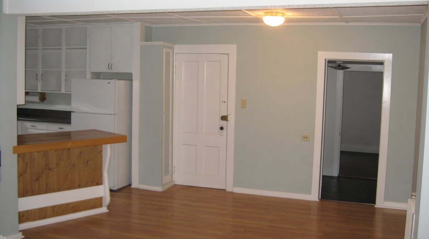 Poultney Apartment: 932 E Main St