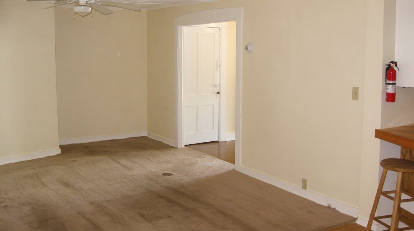 Poultney Apartment: 932 E Main St