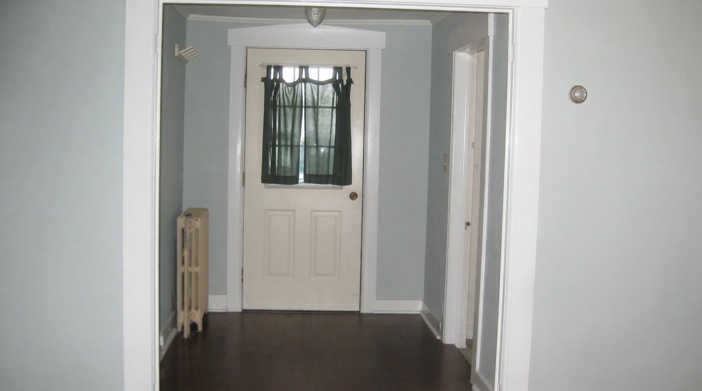 Poultney Apartment: 932 E Main St