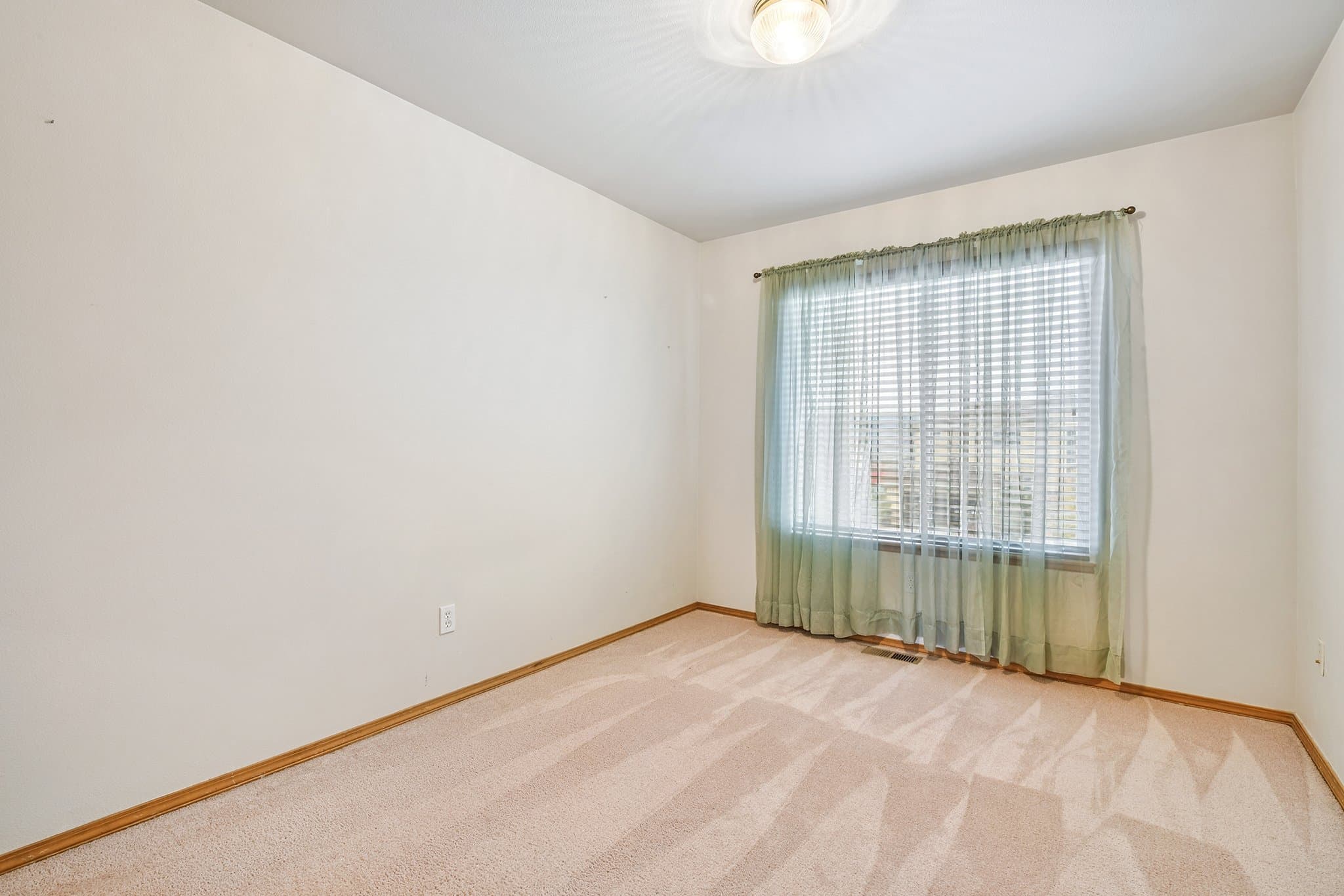 Monument House: 15647 Split Creek Dr